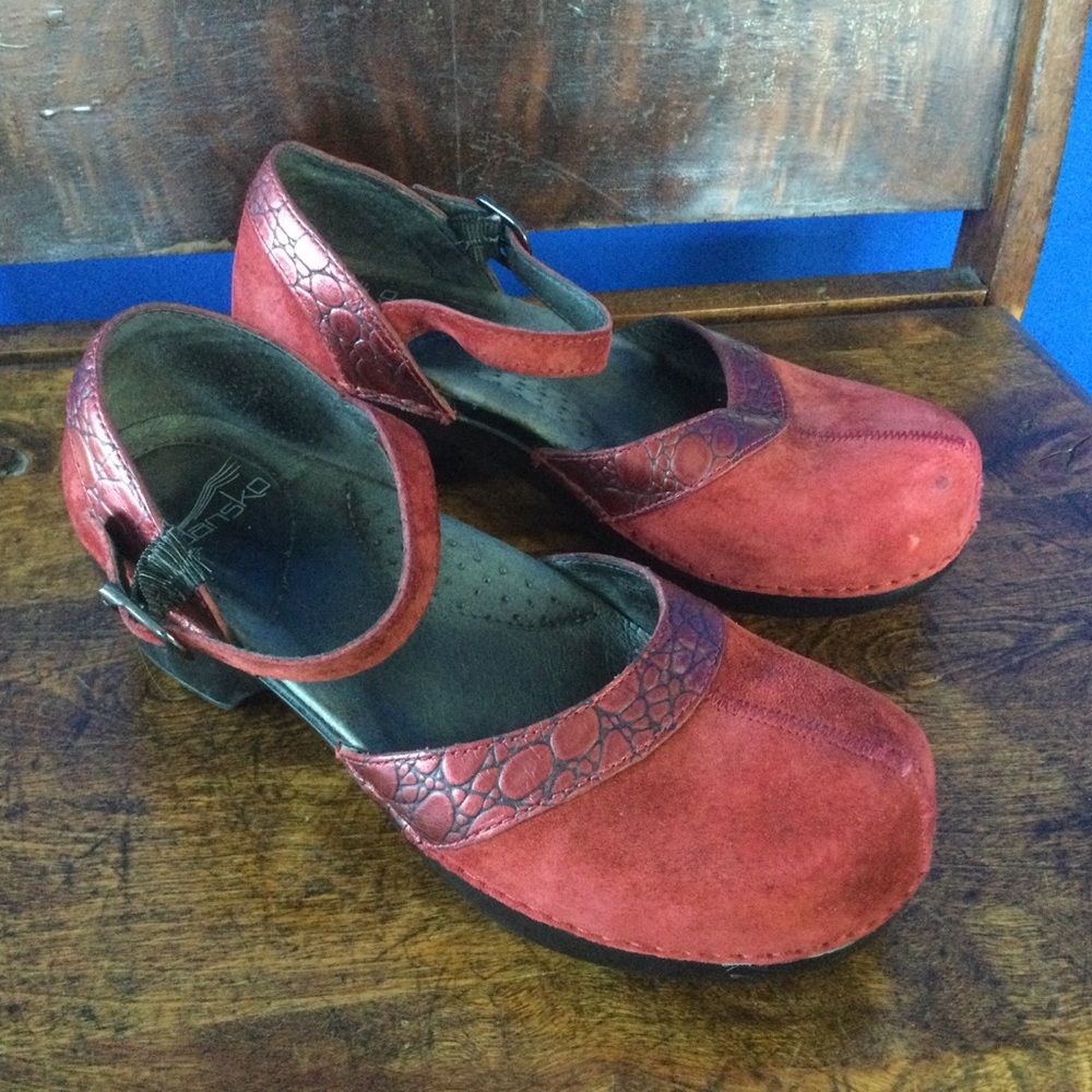 Dansko 38 Red Sally Embossed Velvet Leather Mary Jane Sandals Clogs Boho